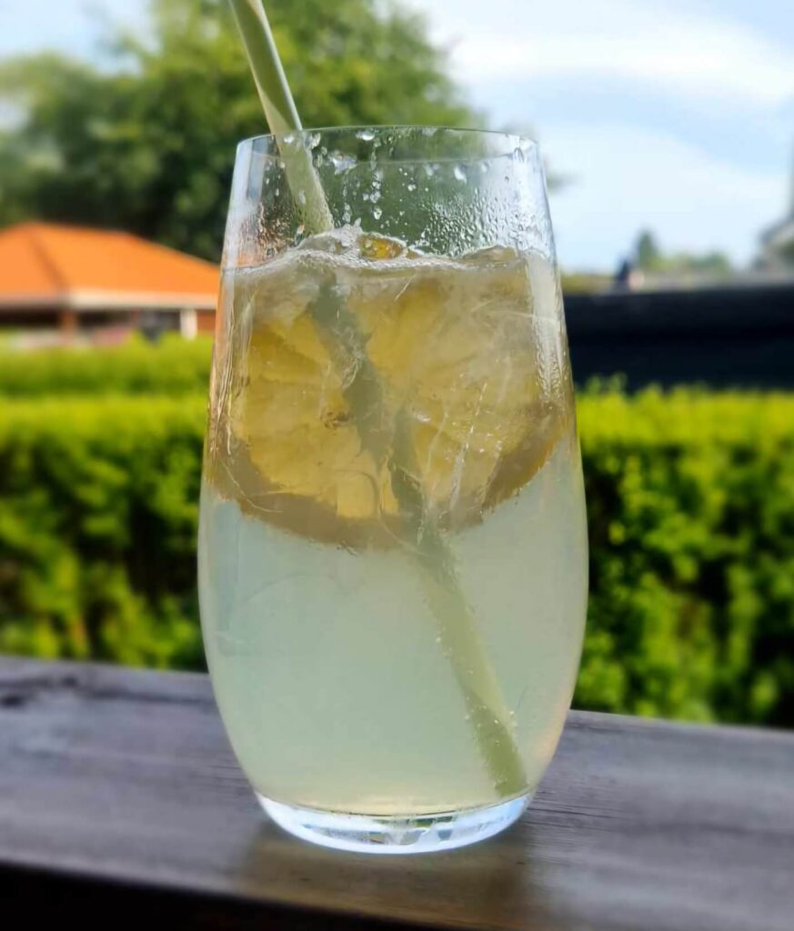 Lemon Love drink med Limoncello og hyldeblomst